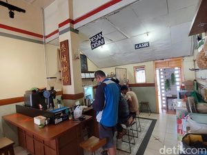 Menyeruput Kopi di Tempat Tak Biasa