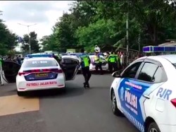 6 Fakta Pemobil Pelat Dewa Tabrak Polisi Berujung Status Tersangka