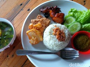 Nasi Daun Jeruk di Majalengka yang Bikin Ngiler