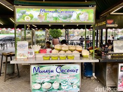 Segarnya Aneka Dessert Kelapa Muda di Food Street PIK