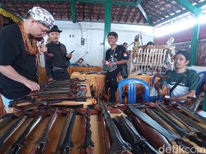 Berburu di Pameran Pusaka dan Tosan Aji di Keraton Kacirebonan Berburu di Pameran Pusaka dan Tosan Aji di Keraton Kacirebonan