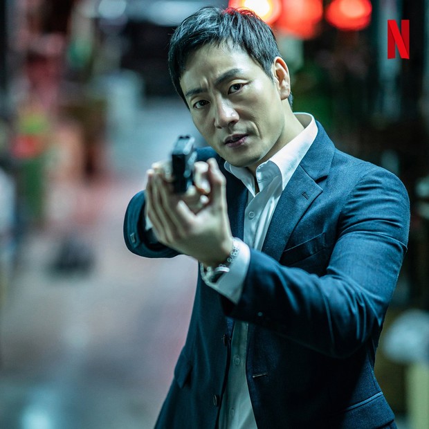 Setelah terkenal lewat serial Netflix 'Squid Game', Park Hae Soo berperan sebagai jaksa bernama Han Ji Hoon dalam film 'Yaksha: Ruthless Operations'