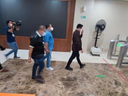 Bukan Hanya Personel Brimob, Pengacara Bharada E Juga Sambangi Bareskrim