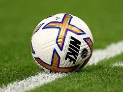 Waduh, Kiper Ini Dikartumerah Usai Pipis di Pagar Rumput