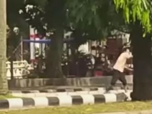 Viral Video Pria Lempar Barang ke Pengendara di Bogor, Polisi Usut