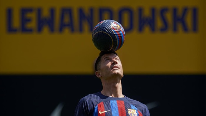 Robert Lewandowski during the presentation of Robert Lewandowski as a new player of FC Barcelona, at Camp Nou on August 5, 2022 in Barcelona, Spain. (Photo by Jose Breton/Pics Action/NurPhoto via Getty Images)