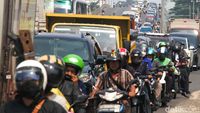 Sabar... Jalan RE Martadinata Ciputat Macet dari Simpang Gaplek