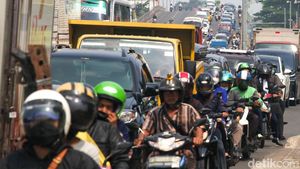 Sabar... Jalan RE Martadinata Ciputat Macet dari Simpang Gaplek