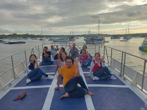 Menikmati Wisata Healing Sambil Sunsetan di Atas Kapal Pesiar Bali Menikmati Wisata Healing Sambil Sunsetan di Atas Kapal Pesiar Bali
