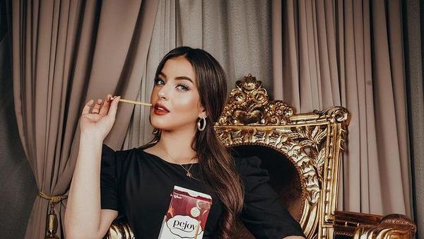 Tasya Farasya, Selebgram Kembaran Tasyi Athasyia yang Hobi kulineran