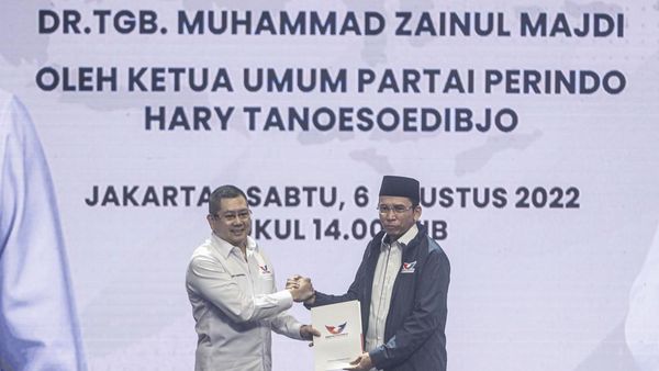 Momen TGB Zainul Majdi Dilantik Jadi Ketua Harian Perindo