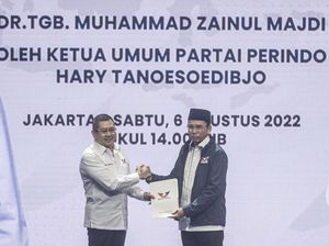 Momen TGB Zainul Majdi Dilantik Jadi Ketua Harian Perindo Momen TGB Zainul Majdi Dilantik Jadi Ketua Harian Perindo