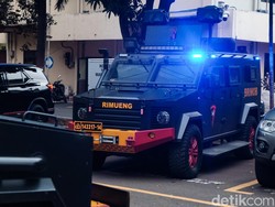Penampakan Mobil Taktis Brimob Kembali Bersiaga di Bareskrim
