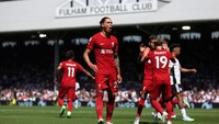 Salah satu keberhasilan Liverpool meraih poin di markas lawan adalah ketika imbang 2-2 lawan Fulham di awal musim ini. Foto: Getty Images/Julian Finney