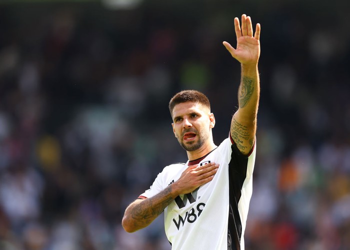Aleksandar Mitrovic LONDON, ENGLAND - AUGUST 06: Aleksandar Mitrovic of Fulham acknowledges the fans after the Premier League match between Fulham FC and Liverpool FC at Craven Cottage on August 6, 2022 in London, United Kingdom. (Photo by Jacques Feeney/Offside/Offside via Getty Images)