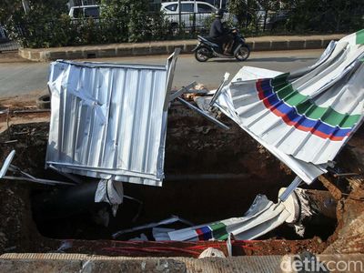 Awas Jangan Meleng, Lubang Proyek Menganga di Jalan Inspeksi Kalimalang