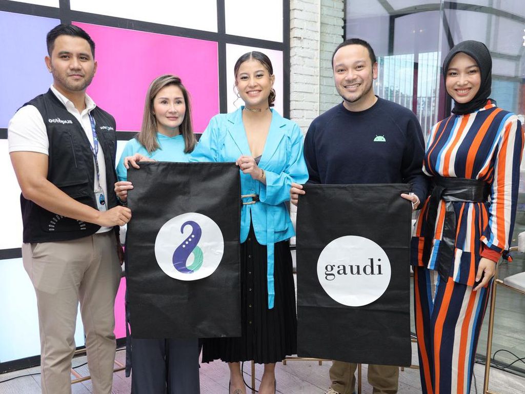 Senang Diajak Kolaborasi, Awkarin Takjub Aksi Go Green Brand Lokal