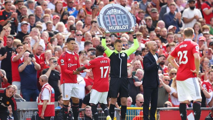 Cristiano Ronaldo MANCHESTER, ENGLAND - AUGUST 07: Cristiano Ronaldo of Manchester United is substituted on for Fred during the Premier League match between Manchester United and Brighton & Hove Albion at Old Trafford on August 07, 2022 in Manchester, England. (Photo by Catherine Ivill/Getty Images)