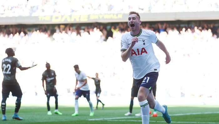 LONDON, ENGLAND - AUGUST 06: Dejan Kulusevski of Tottenham Hotspur celebrates scoring their sides fourth goal during the Premier League match between Tottenham Hotspur and Southampton FC at Tottenham Hotspur Stadium on August 06, 2022 in London, England. (Photo by Tottenham Hotspur FC/Tottenham Hotspur FC via Getty Images)