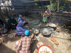 Pemuda di Polman Latih Emak-emak Sulap Buah Mangrove Jadi Keripik Pemuda di Polman Latih Emak-emak Sulap Buah Mangrove Jadi Keripik