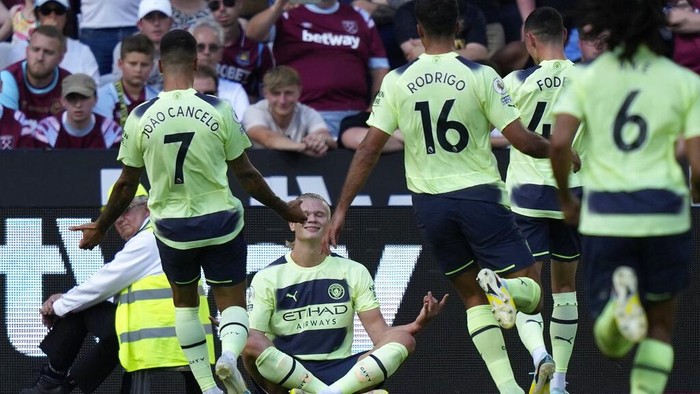 Erling Haaland, West Ham vs Manchester City Manchester City's Erling Haaland, 2nd left, celebrates with teammates after scoring his sides first goal during their English Premier League soccer match between West Ham United and Manchester City at the London Stadium in London, England, Sunday, Aug. 7, 2022. (AP Photo/Frank Augstein)