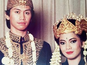 8 Foto Lawas Pernikahan Artis Indonesia, Uya Kuya Pakai Konsep Cinderella 8 Foto Lawas Pernikahan Artis Indonesia, Uya Kuya Pakai Konsep Cinderella