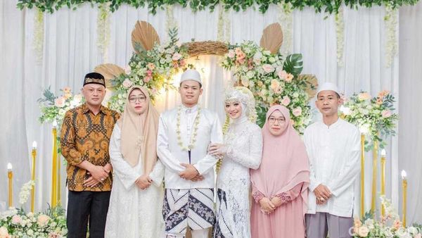 10 Foto Mahasiswi KKN Cinlok dengan Anak Kades Berakhir Nikah