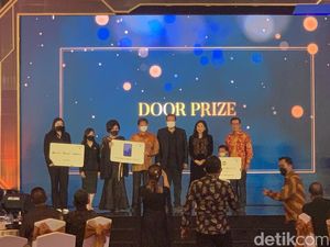 Gala Dinner dan Economic Outlook 2022 di Surabaya