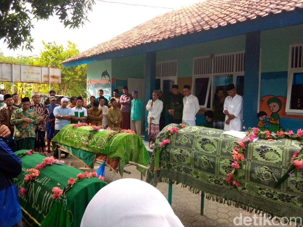 4 Warga Brebes Tewas Kecelakaan KA Vs Mobil Akan Hadiri Haul di Cirebon
