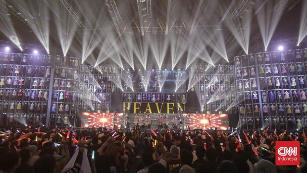 JKT48 10th Anniversary Concert Penampilan Grup JKT48 dalam Konser JKT48 10th Anniversary Concert di Istora Senayan. Jakarta, Sabtu, 6 Agustus 2022. CNNIndonesia/Adhi Wicaksono.