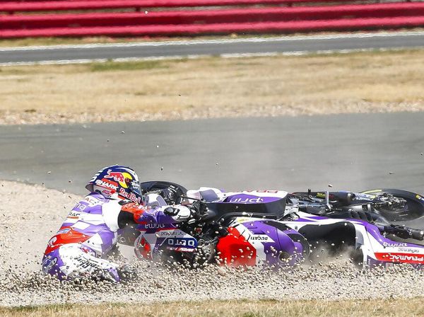 Momen Johann Zarco Jatuh Saat Leading di Silverstone