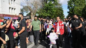 Momen Jokowi Jalan Pagi di CFD Solo Ditemani Ganjar-Erick Thohir