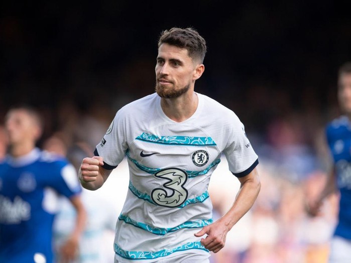 LIVERPOOL, ENGLAND - AUGUST 06: Jorginho of Chelsea celebrates scoring his team's first goal during the Premier League match between Everton FC and Chelsea FC at Goodison Park on August 6, 2022 in Liverpool, United Kingdom. (Photo by Joe Prior/Visionhaus via Getty Images)