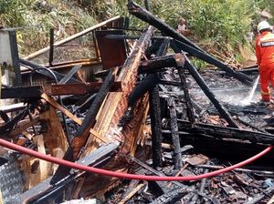 Diduga Korsleting Listrik, Rumah di Sumedang Hangus Terbakar