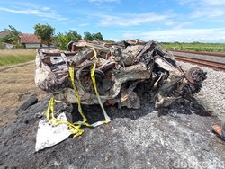 Ini Identitas Korban Tewas Kecelakaan Mobil Vs Kereta di Cirebon
