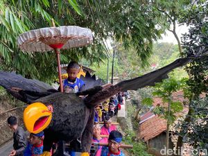 Seni Benjang, Arak-arakan Tradisi Sunatan di Bandung