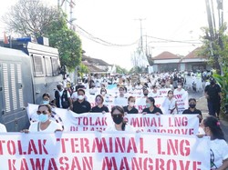 Aksi Krama Desak Koster Keluarkan SK Tak Bangun Terminal LNG di Mangrove