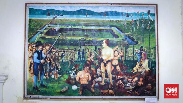 LUKISAN GENOSIDA DI RUMAH BUDAYA Lukisan pembantaian orang Banda oleh algojo Jepang sewaan Belanda di Rumah Budaya, Banda Neira, Maluku Tengah. CNN Indonesia/Safir Makki