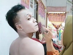 Viral Transformasi Pria Pakai Baju Pengantin Jawa Dodotan, Mendadak Putih