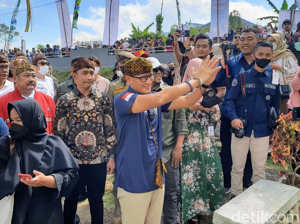 Menparekraf Apresiasi Desa Wisata Tirta Agung Bondowoso Menparekraf Apresiasi Desa Wisata Tirta Agung Bondowoso