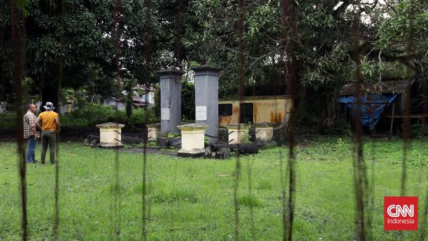 MONUMEN PARIGI RANTE Monumen Parigi Rante dibangun untuk memperingati peristiwa pembantaian saudagar-saudagar kaya di Banda Neira. Pembantaian yang dilakukan oleh bangsa Eropa hanya untuk merampas kekayaan rempah pala dari tangan mereka. Sisanya, dibawa ke pulau Jawa dan dijadikan budak. CNN Indonesia/Safir Makki