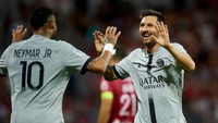 Gol pertama Messi tunjukkan ketenangan La Pulga. Sontekan pelannya menjebo gawang Clermont, setelah menerima umpan tarik Neymar (NurPhoto via Getty Images/NurPhoto)