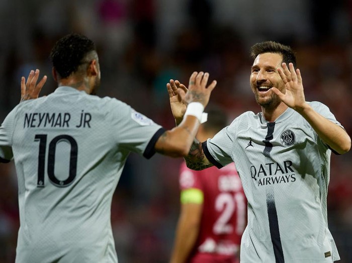 Lionel Messi of PSG celebrates after scoring his sides first goal during the Ligue 1 match between Clermont Foot and Paris Saint-Germain at Stade Gabriel Montpied on August 6, 2022 in Clermont-Ferrand, France. (Photo by Jose Breton/Pics Action/NurPhoto via Getty Images)