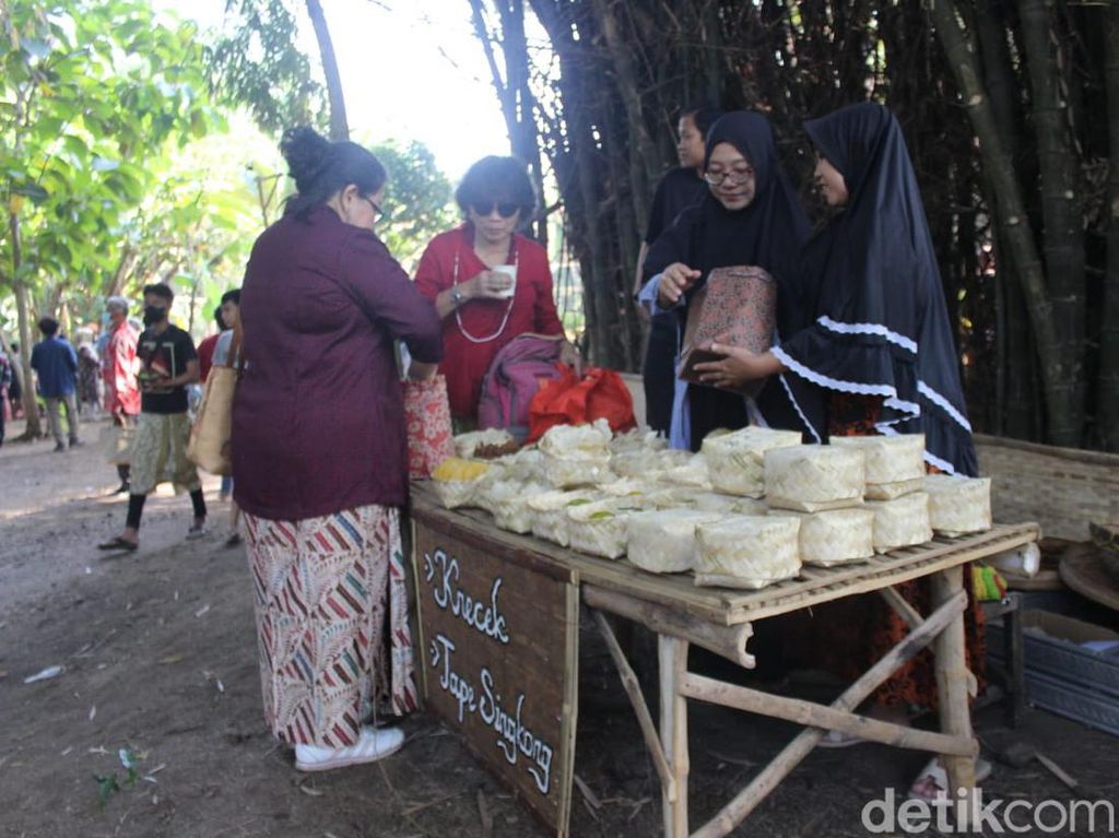 Ada Pasar Tradisional Unik di Jombang, Transaksi Pakai Kepingan Bambu