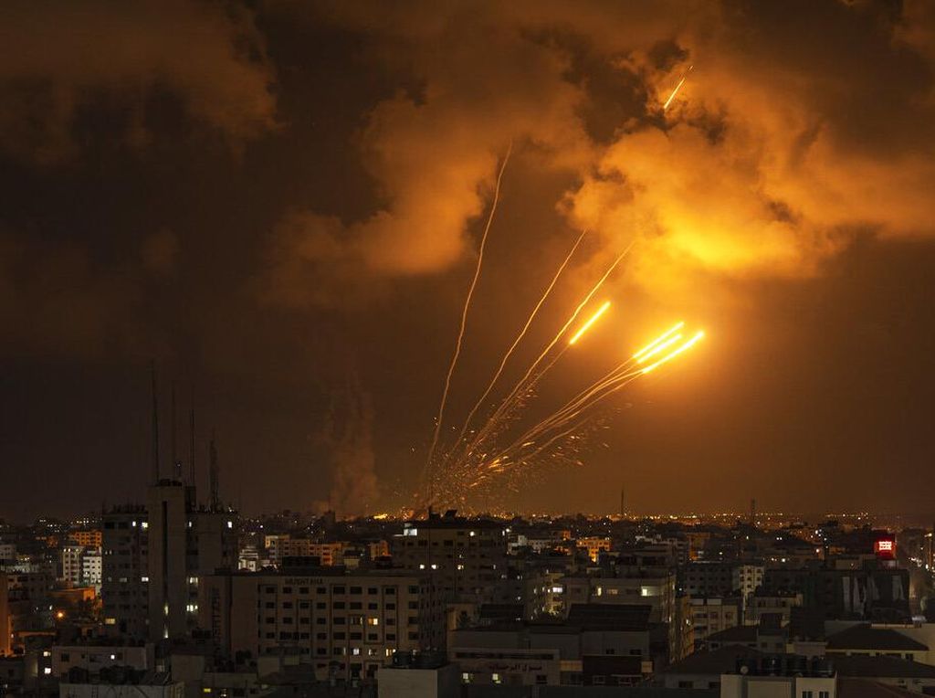 Hamas Tangkap 2 Orang yang Tembakkan Roket ke Israel