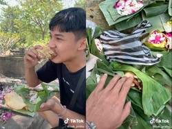 Heboh! Pria Ini Mencicipi Makanan Sesajen di Kuburan, Ini Rasanya