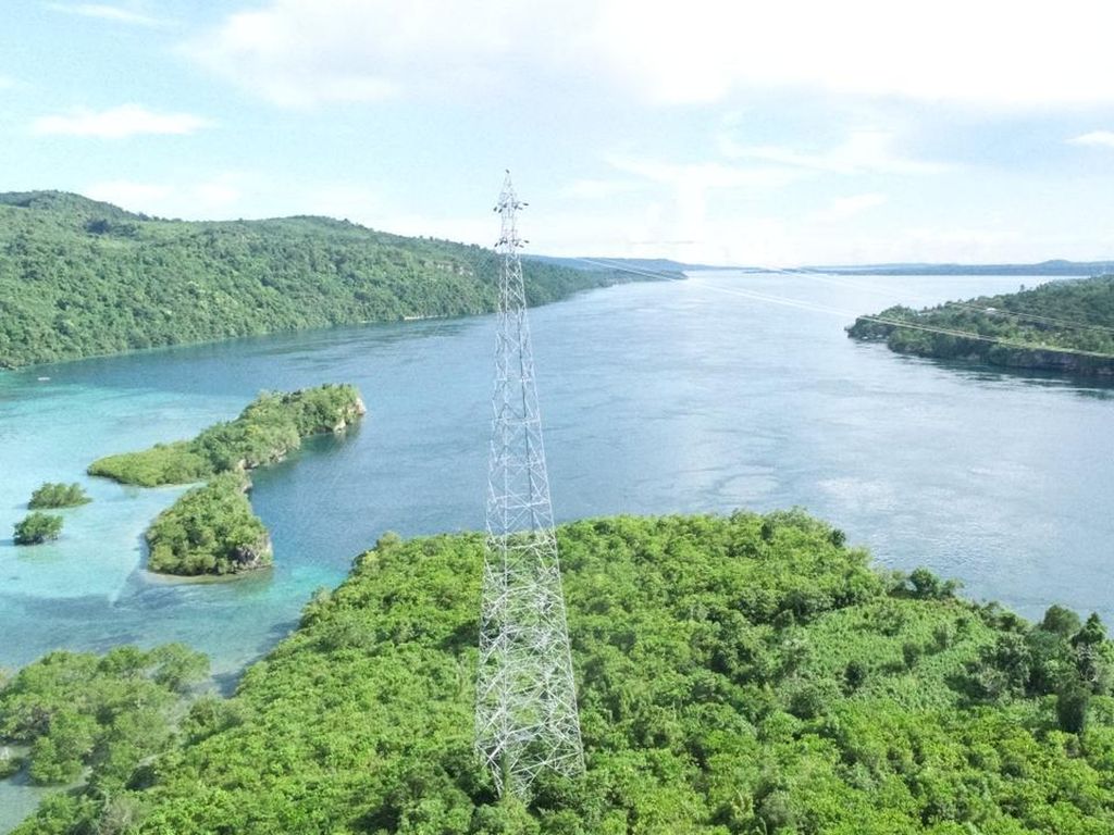 PLN Bangun 278 Tower Transmisi Antarpulau Buton-Muna di Sultra PLN Bangun 278 Tower Transmisi Antarpulau Buton-Muna di Sultra