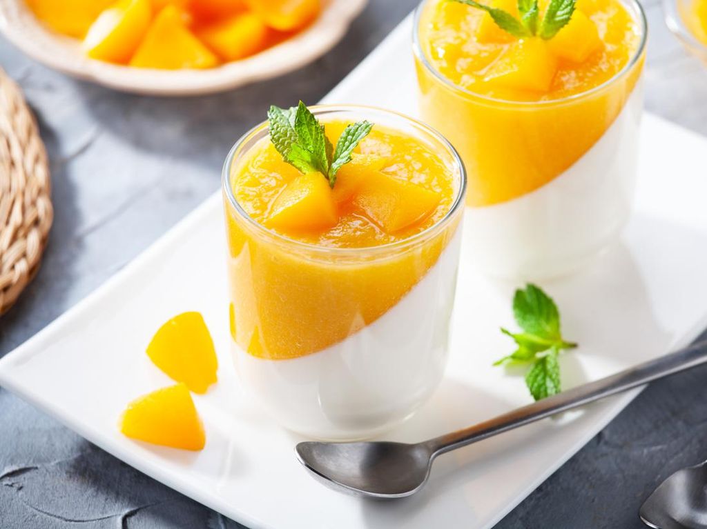 Resep Panna Cotta Saus Mangga yang Creamy Legit Rasanya Resep Panna Cotta Saus Mangga yang Creamy Legit Rasanya