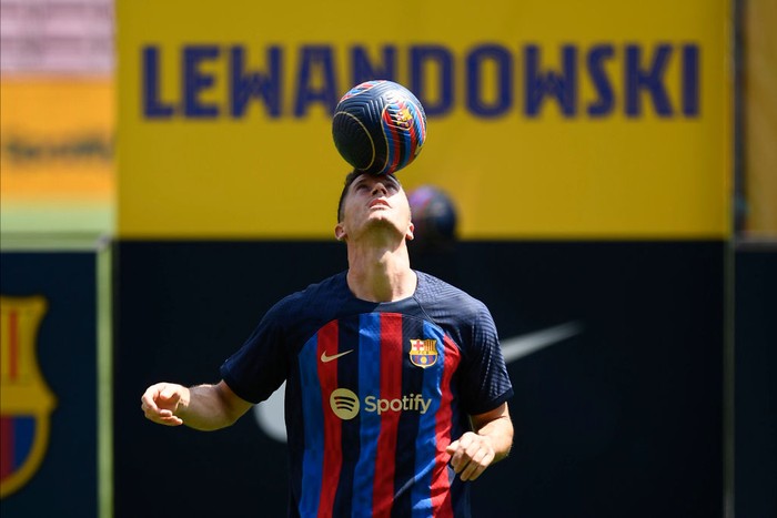 Robert Lewandowskiduring the presentation of Robert Lewandowski as a new player of FC Barcelona, at Camp Nou on August 5, 2022 in Barcelona, Spain. (Photo by Jose Breton/Pics Action/NurPhoto via Getty Images)