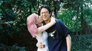 Congrats! Beenzino dan Stefanie Michova Resmi Menikah